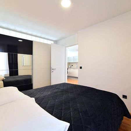 Lavir Apartment With Parking Zagreb Extérieur photo
