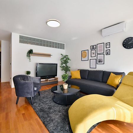 Lavir Apartment With Parking Zagreb Extérieur photo
