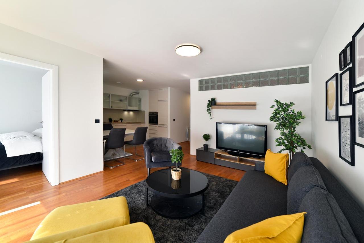 Lavir Apartment With Parking Zagreb Extérieur photo