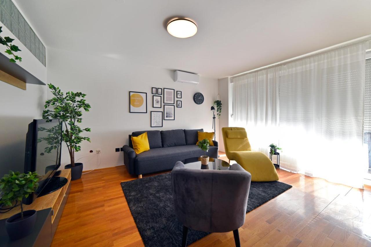 Lavir Apartment With Parking Zagreb Extérieur photo
