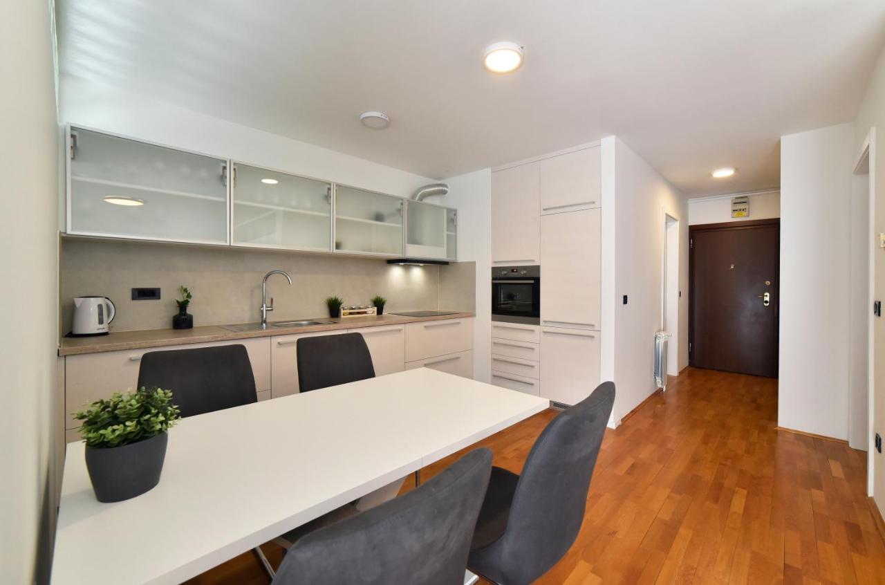 Lavir Apartment With Parking Zagreb Extérieur photo