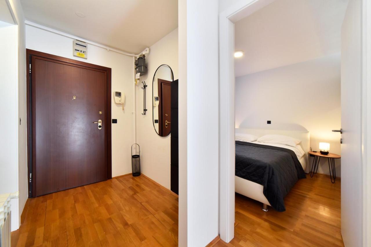 Lavir Apartment With Parking Zagreb Extérieur photo