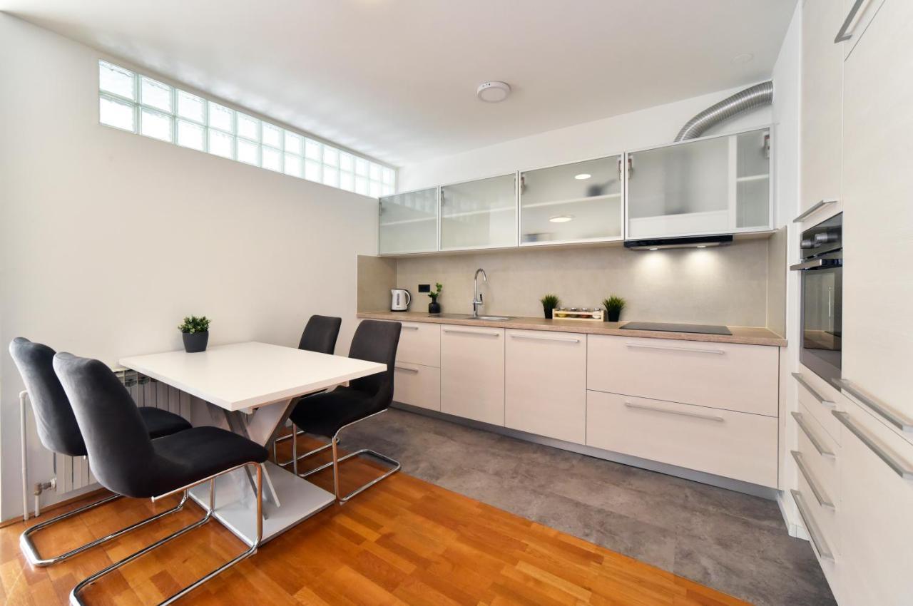 Lavir Apartment With Parking Zagreb Extérieur photo