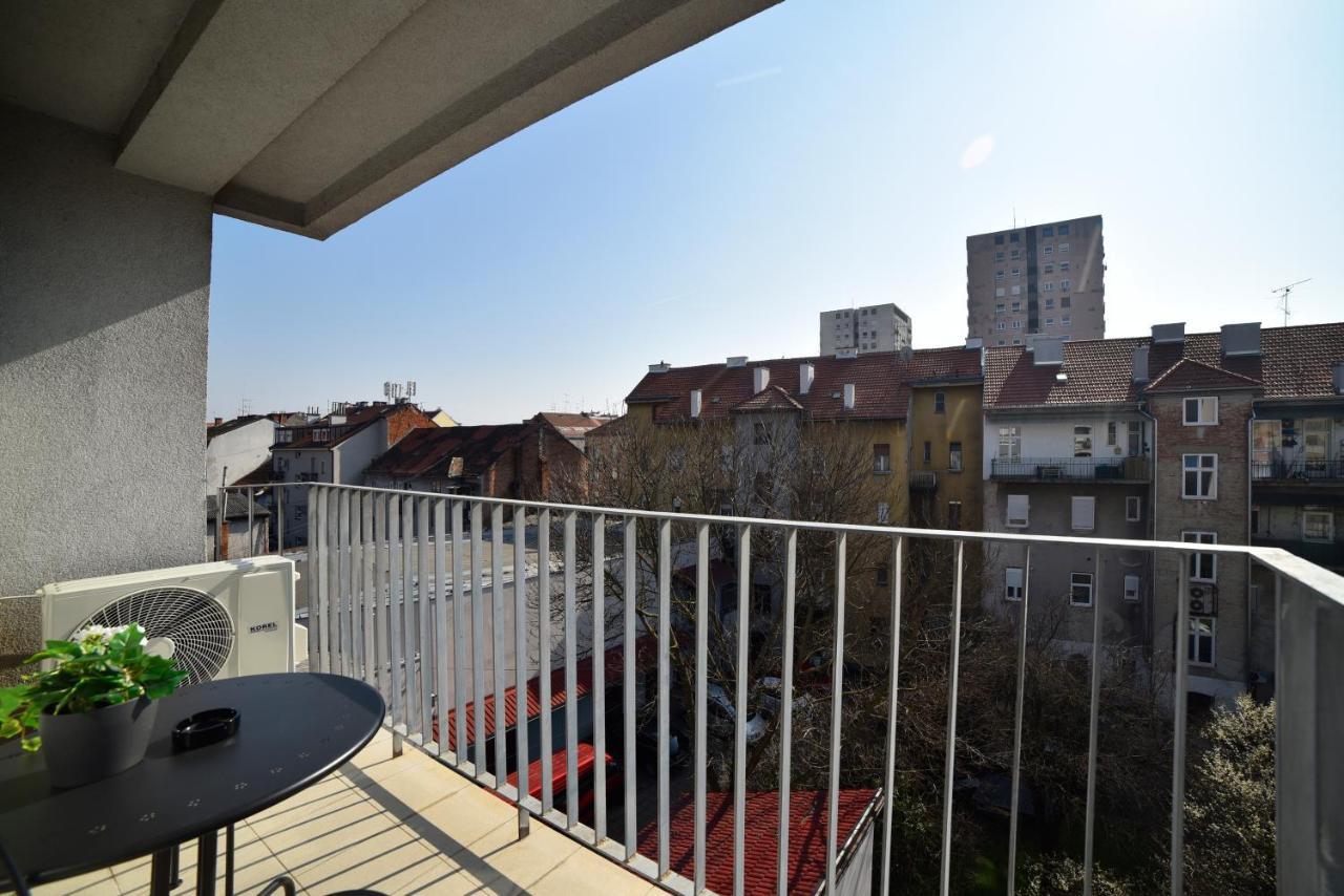 Lavir Apartment With Parking Zagreb Extérieur photo