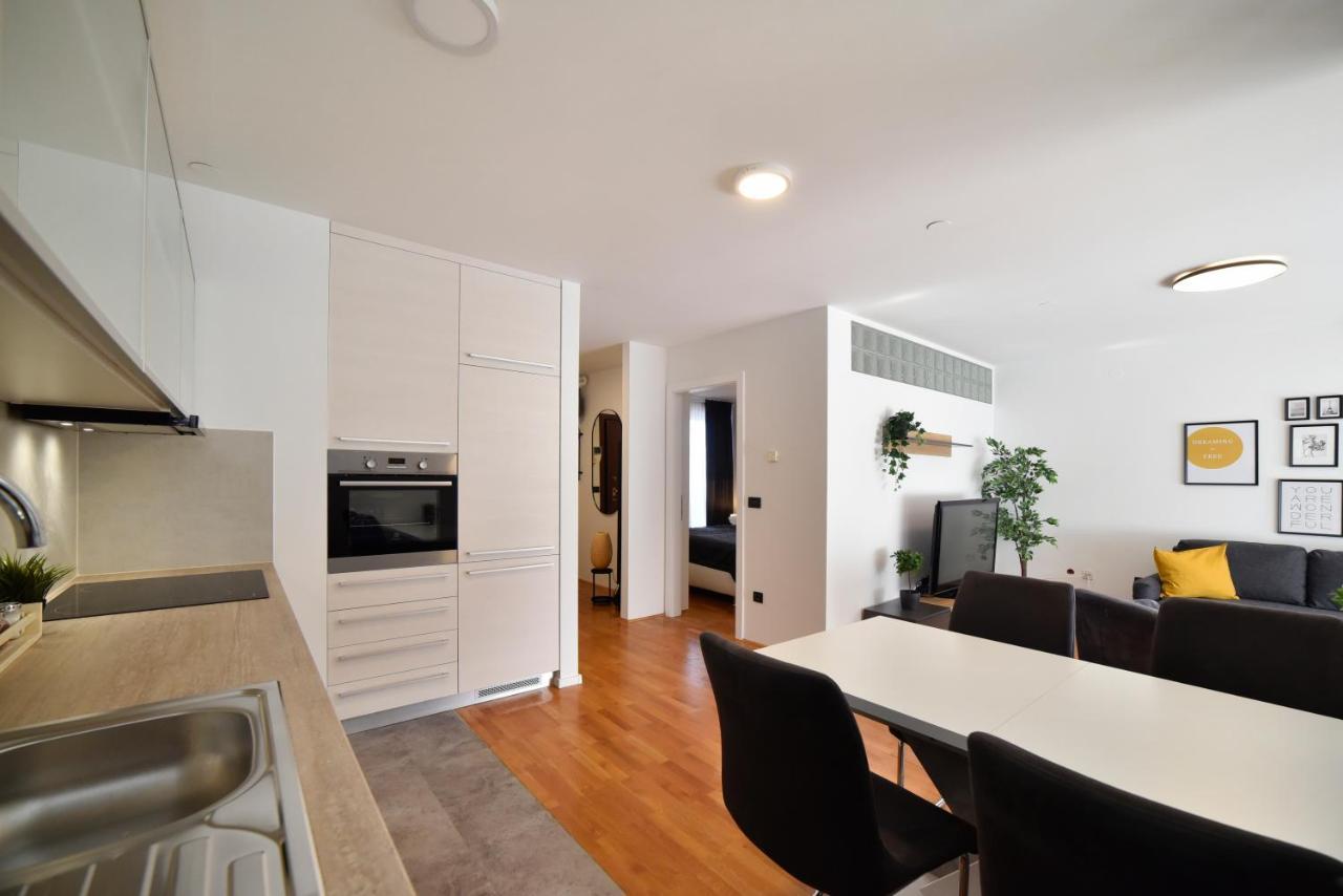 Lavir Apartment With Parking Zagreb Extérieur photo