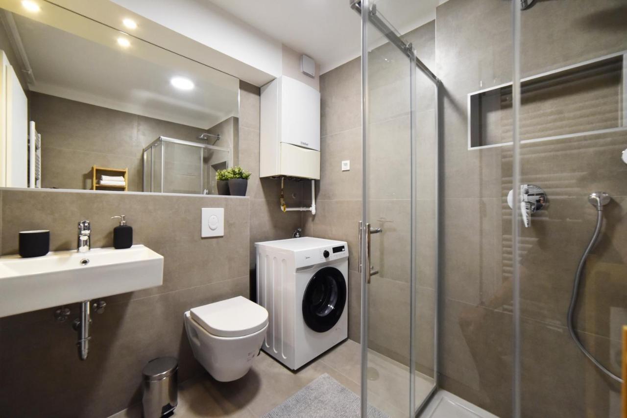 Lavir Apartment With Parking Zagreb Extérieur photo