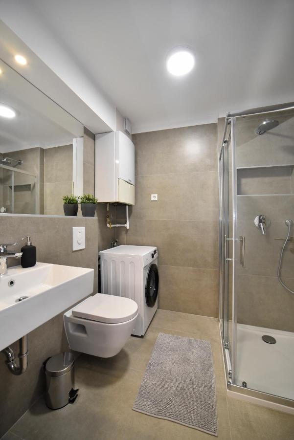 Lavir Apartment With Parking Zagreb Extérieur photo